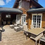 Sjarmerende Tommerhytte Pa Bjorli Feriehus